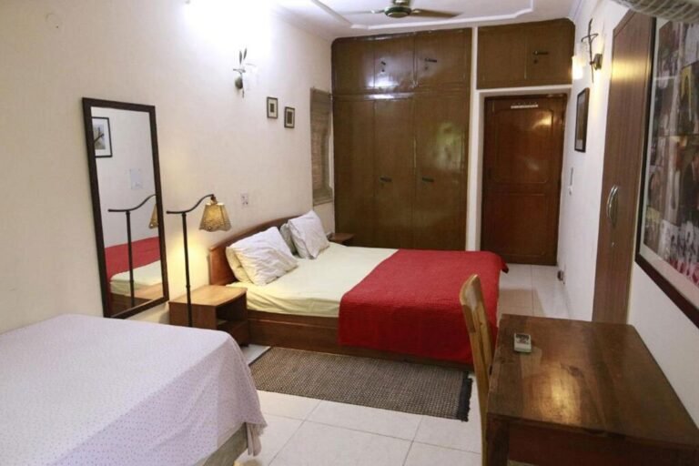The Beginning – Searching for a 2BHK Flat in Noida